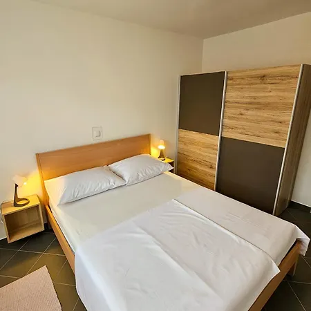 P&j Apartment